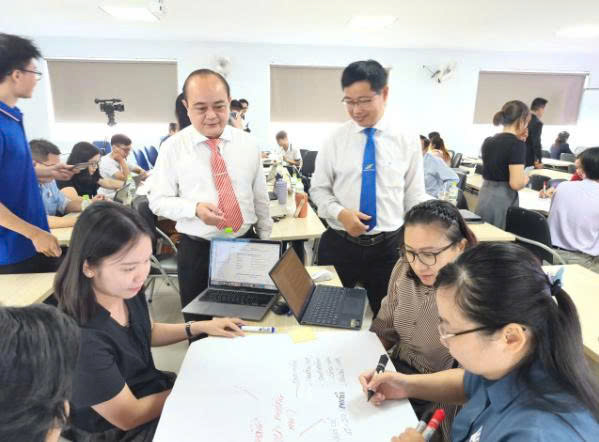 LHU ứng dụng AI trong đào tạo cố vấn khởi nghiệp