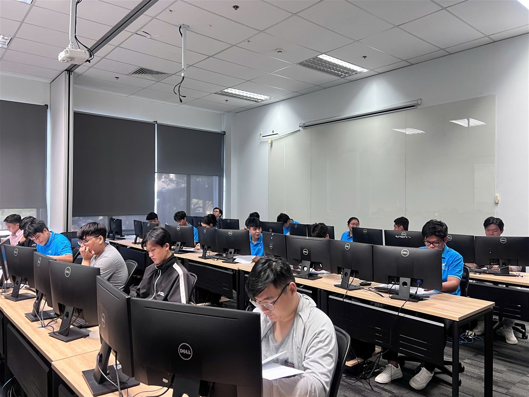 Sinh viên Khoa Kỹ thuật Công trình tham gia chinh phục Công nghệ Mitek Structathon 2026